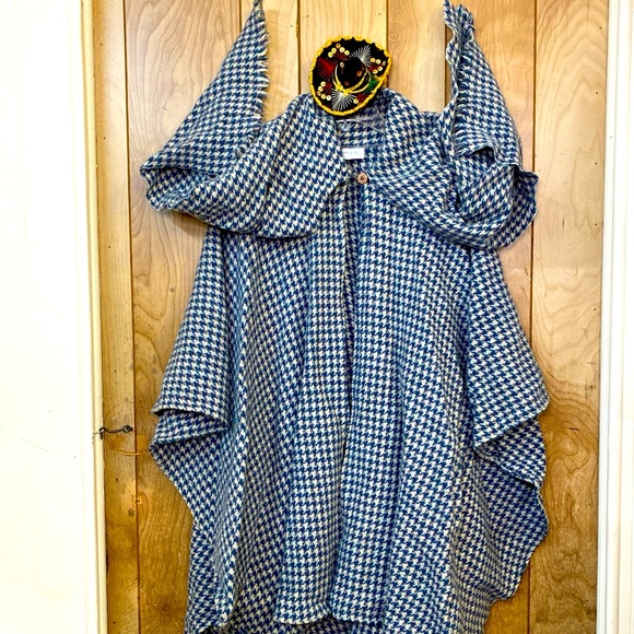 Vintage wool houndstooth poncho W/ attached scarf white grey. - Picture 1 of 6